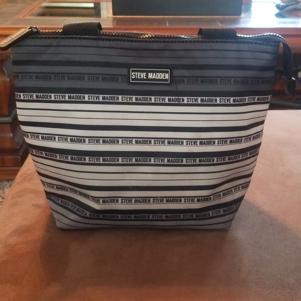 Like new Steve Madden insulated cooler bag!